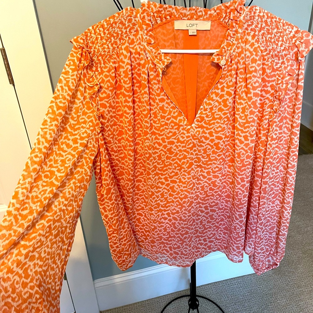 LOFT ✨BEAUTIFUL CORAL COLOR✨RUFFLE BLOUSE SIZE L